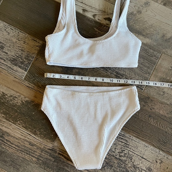 White bikini - Picture 2 of 2